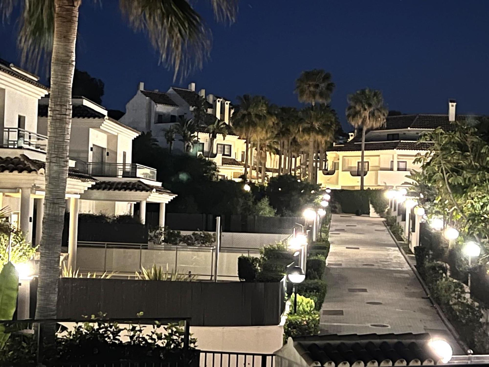 Stylish Townhouse In Beachfront Complex Marbella Exterior foto